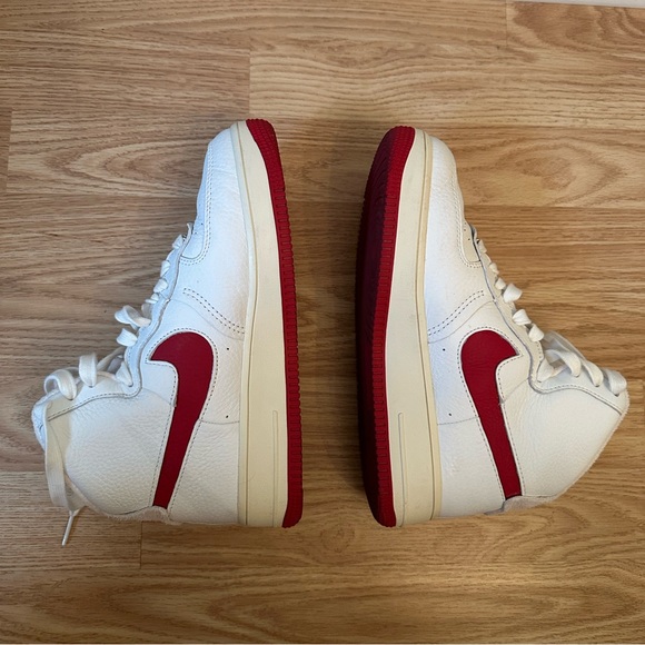 Nike - White & Red Air Force 1 High Sneakers - Picture 3 of 8